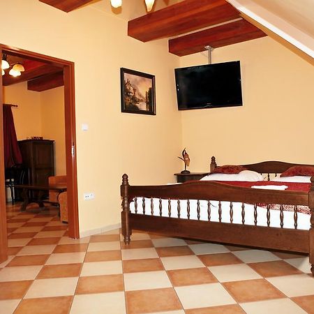 Hotel Pelikan Trebon Luaran gambar